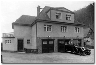 Gerätehaus im Meixgrund mit neuem Löschfahrzeug Elite, um 1934