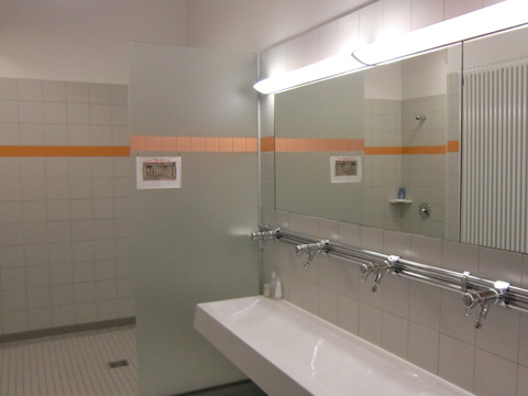 Toiletten- und Waschraum